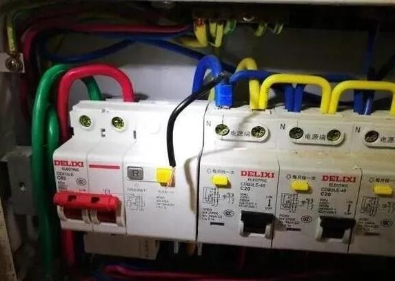 插座火线零线都是4平方的，地线是1.5平方的，为什么不合理？